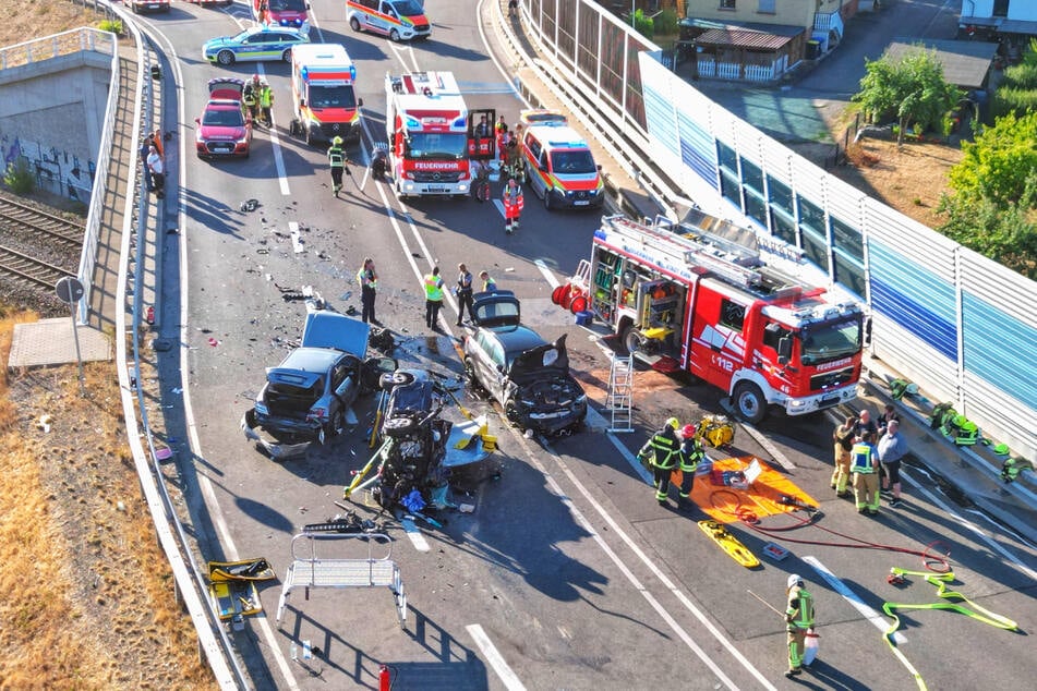 Auf der B41 bei Hochstetten-Dhaun im Landkreis Bad Kreuznach kam es am Mittwoch zu einem tödlichen Frontal-Crash.