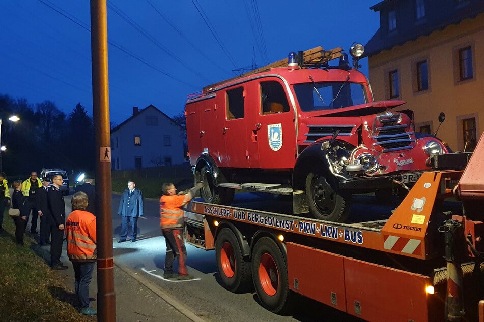 Im März 2024 wurde die Robur-Tour jäh durch einen Auffahrunfall beendet. Der demolierte Oldtimer wurde abgeschleppt.