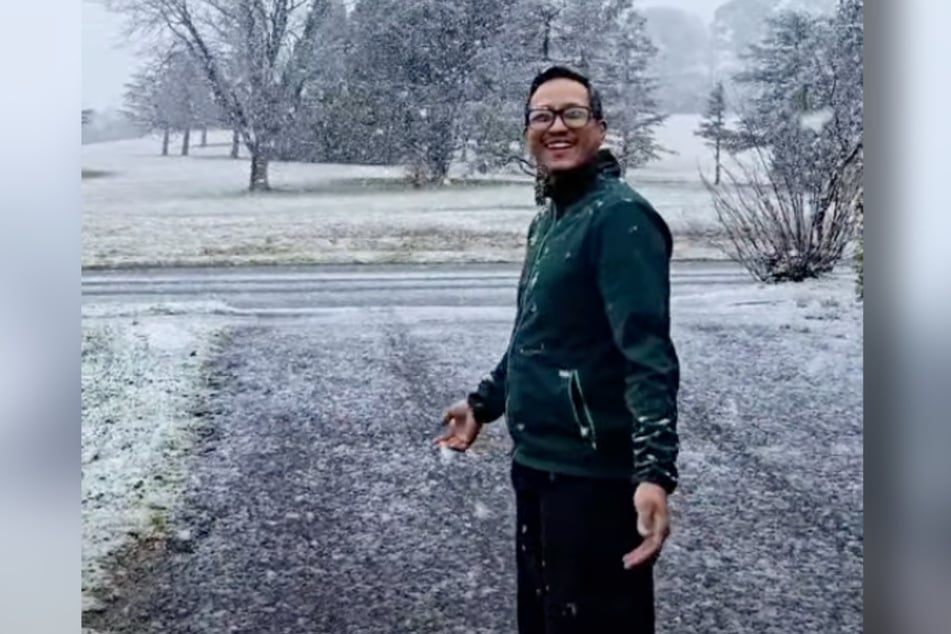 Er freute sich über den Schnee.