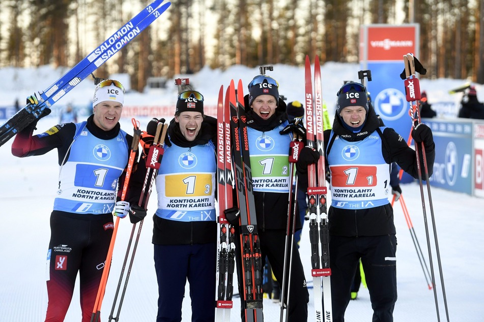Einer der besten Momente seiner Karriere: In Kontiolahti gewinnt Andersen (3.v.l.) im März 2022 ein Weltcup-Rennen mit der norwegischen Staffel.