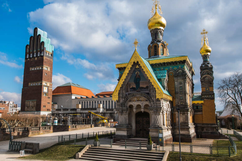 Die Russische Kapelle, das Ausstellungsgebäude und der Hochzeitsturm stehen auf der Mathildenhöhe (v.r.).