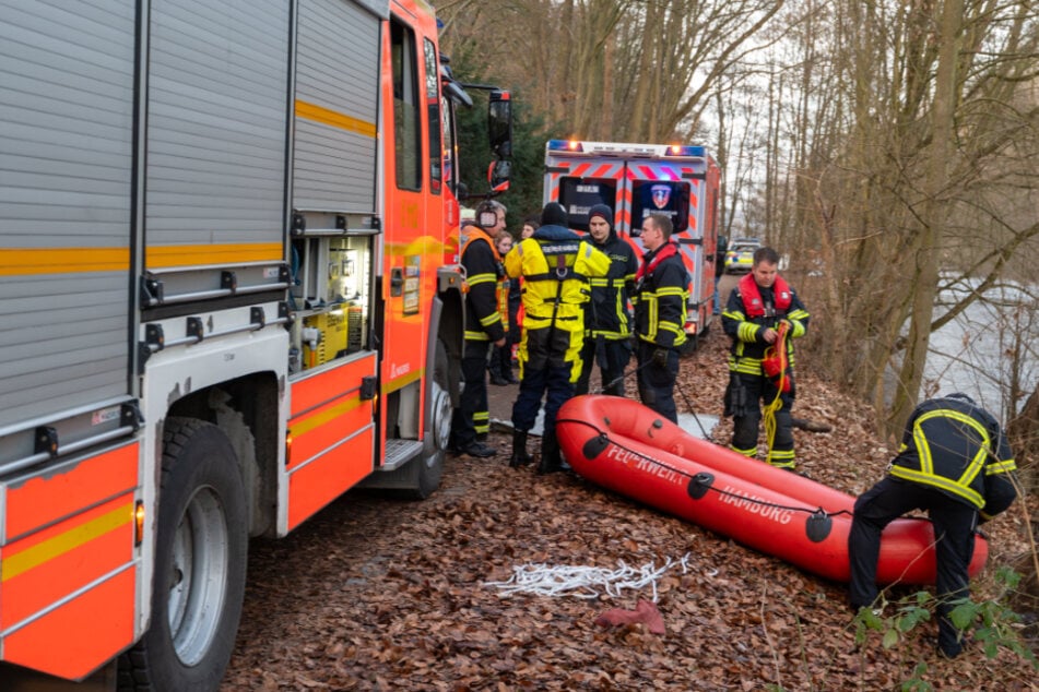 Hamburg: Kinder laufen über vereisten See, dann wird es dramatisch