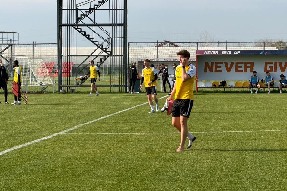 Schuhe aus: Alexander Rossipal und Co sind schon wieder fertig für den Vormittag.