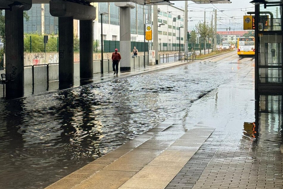 Am Bahnhof Dresden-Dobritz stand das Wasser in der Unterführung.