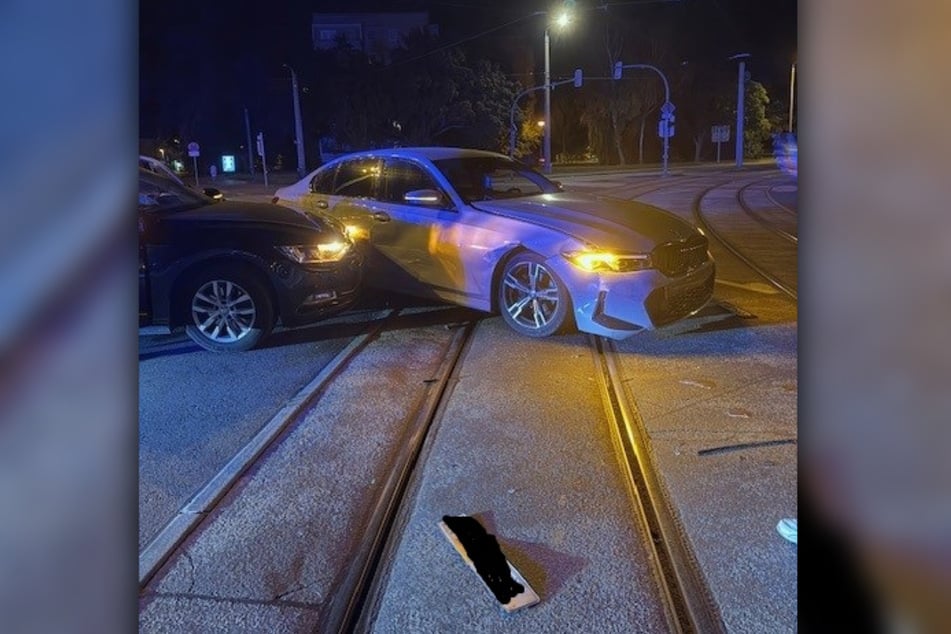 An einer Kreuzung in Halberstadt waren am Freitag ein BMW und VW zusammengekracht.