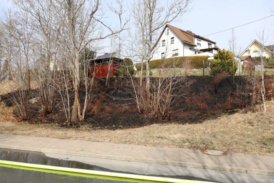 Ein weiteres Übergreifen der Flammen konnte die Feuerwehr verhindern.