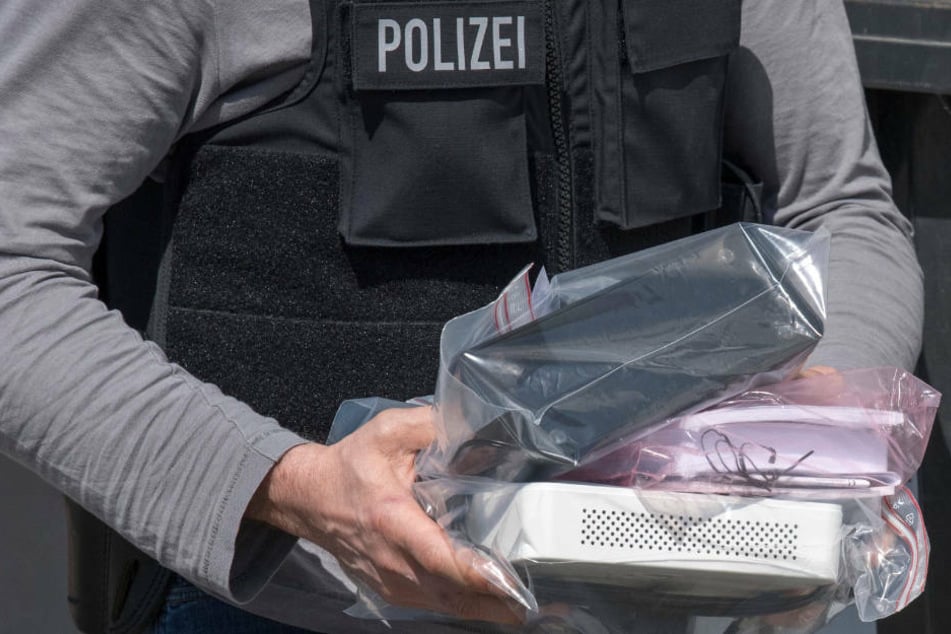 Hessische Ermittler haben die Wohn- und Geschäftsräume von drei mutmaßlichen Bandenmitgliedern durchsucht. (Archivbild)