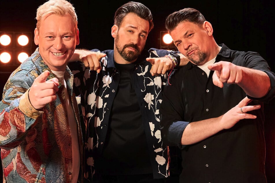 Wollen sich gemeinsam den Sieg und den Jackpot in Höhe von 50.000 Euro holen (v.l.n.r.): Internet-Star Jens "Knossi" Knossalla (39), Dschungelcamp-Moderator Jan Köppen (42) und TV-Koch Tim Mälzer (54).