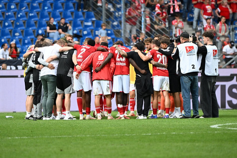 Energie Cottbus hat St. Pauli vor der Brust, dann ein paar freie Tage in der Länderspielpause vor Augen.