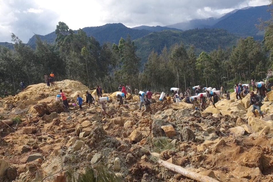 Papua New Guinea devastated by landslide as UN releases alarming death toll