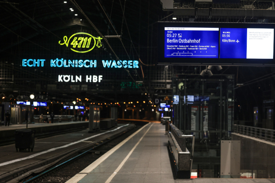 Der betroffene ICE hielt gegen 15.15 Uhr an Gleis 5 des Kölner Hauptbahnhofs.