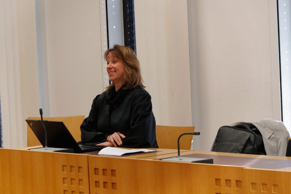 Verteidigerin Dana Schwarz (47) erschien am Montag abermals ohne ihren Mandanten.