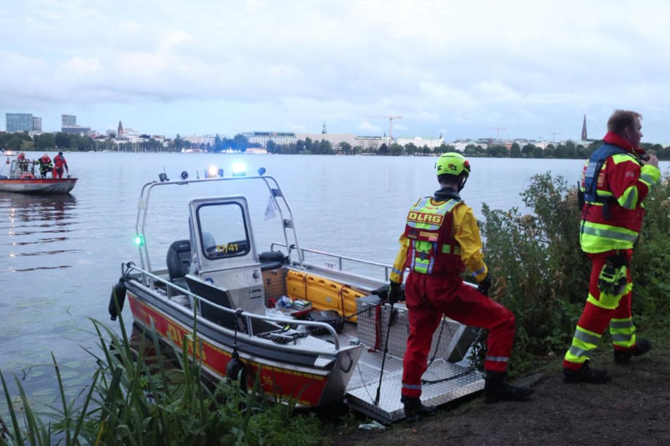 Mann kollabiert beim Schwimmen in der Alster: Reanimation!