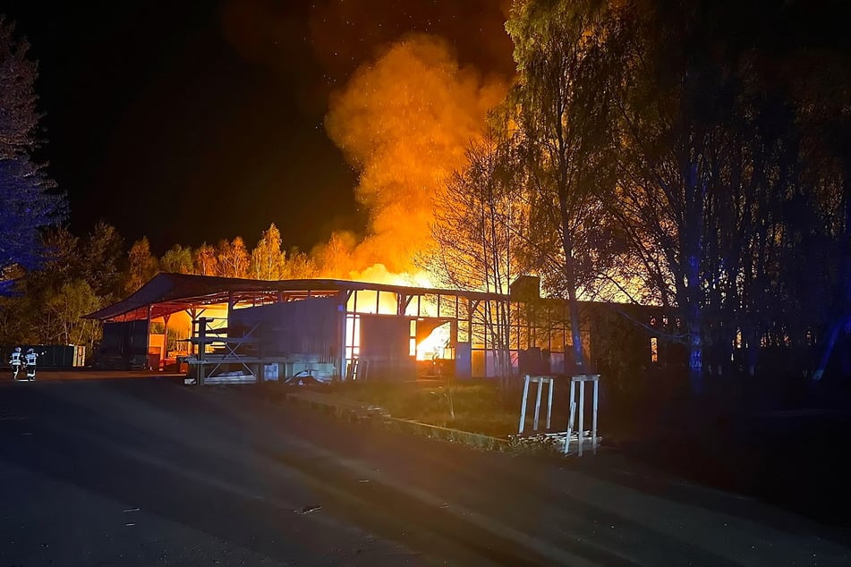 Die Hallen brannten lichterloh.