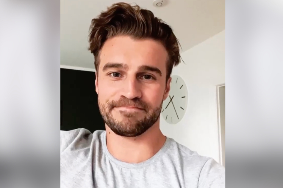 Der einstige Bachelorette-Kandidat versucht stark zu bleiben.