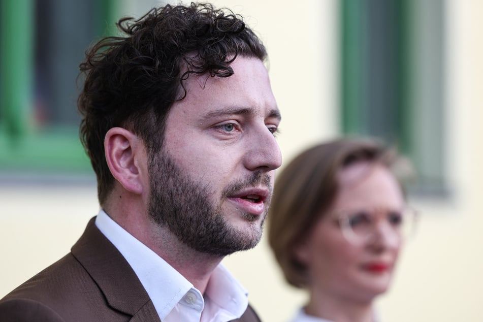 Die Grünen-Parteichefs Felix Banaszak (35) und Franziska Brantner (45) sprechen in einem Statement von Überforderung.