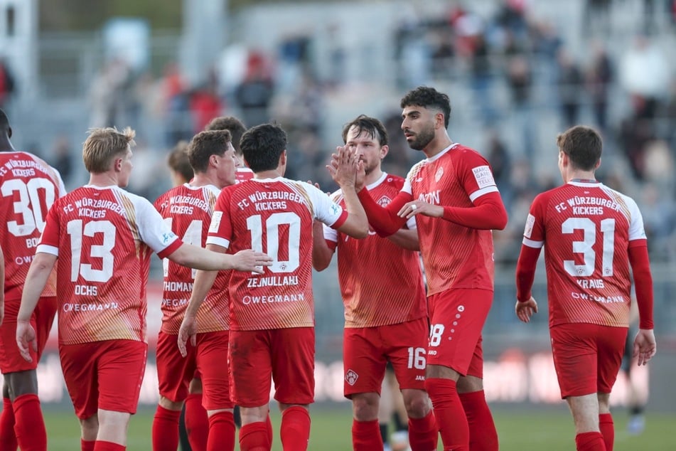 Aktuell wären die Würzburger Kickers der Vertreter der Regionalliga Bayern, der in die Relegation kommen würde.