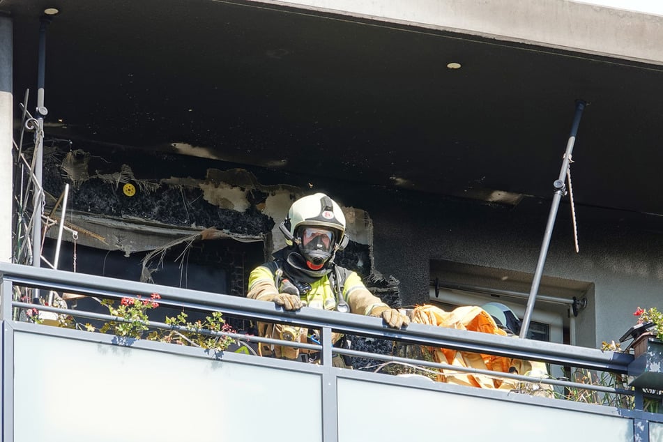 Die Feuerwehr nahm Nachlöscharbeiten vor.