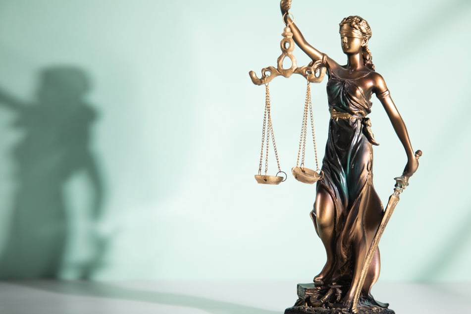 Braucht Ihr Rechtsbeistand bei Verkehrs-, Arbeits- und Miet-Streitigkeiten, greift Ihr am besten auf eine Rechtsschutzversicherung zurück.