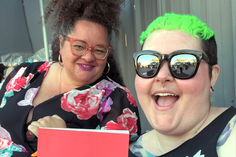 Tigress Osborn (l.) kann diese Entscheidung nicht nachvollziehen.