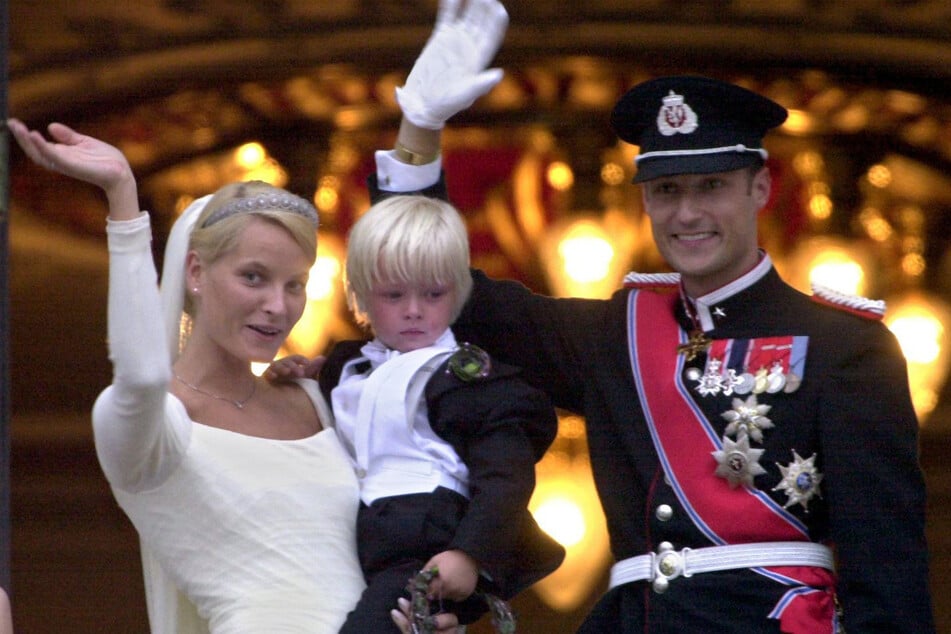 Marius, hier im Alter von vier Jahren bei der Hochzeit von Mette-Marit und Kronprinz Haakon, stammt aus einer frühren Beziehung seiner Mutter.