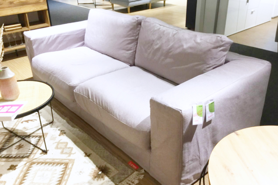 Dieses moderne Sofa gibt's hier jetzt für unter 300 Euro