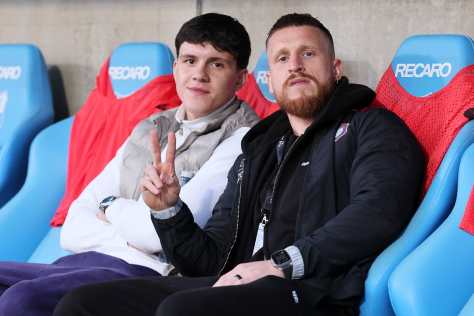 Bleibt Marvin Stefaniak (31, r.) in Aue? Mit dem CFC ist der Mittelfeldspieler zumindest nicht im Gespräch.