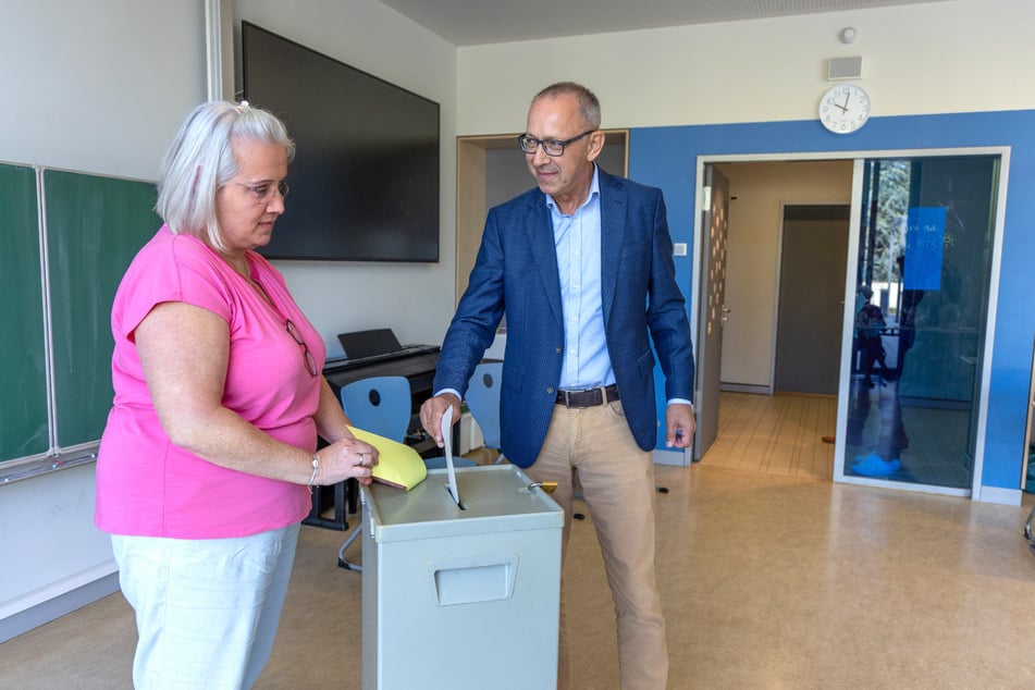 AfD-Spitzenkandidat Jörg Urban will sich den Wahlsieg holen. Hier bei der Stimmabgabe in Dresden.