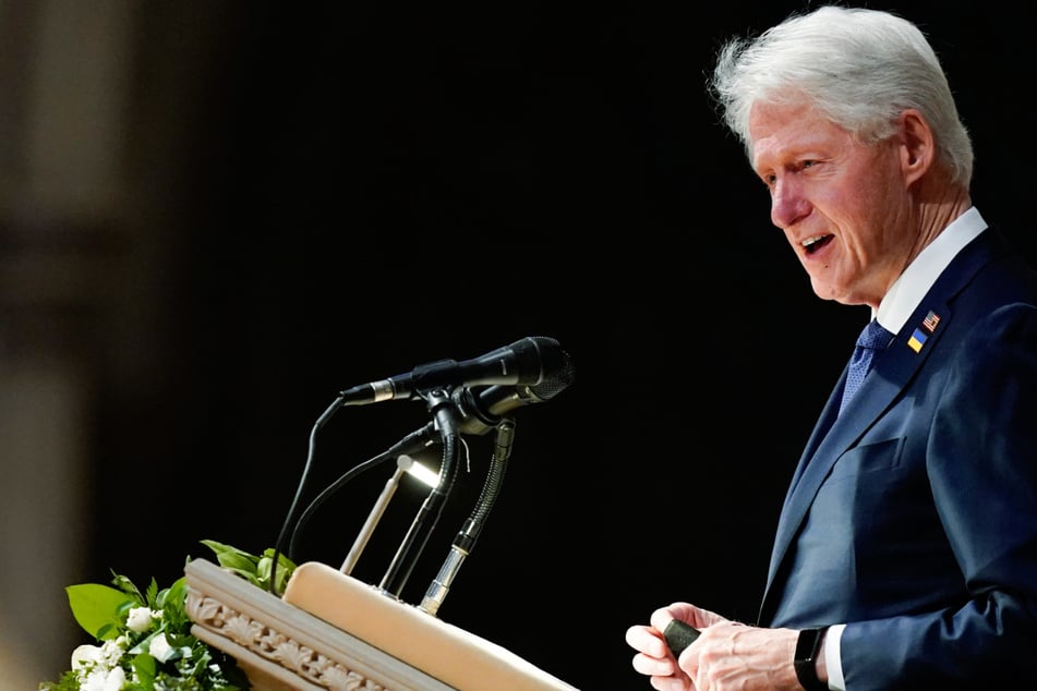 Bill Clinton (76) brachte Trauer und Dank nach dem Tod von Queen Elizabeth II. zum Ausdruck.