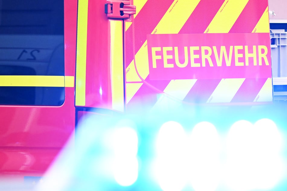 Die Feuerwehr konnte eine Frau nur noch tot bergen. (Symbolbild)