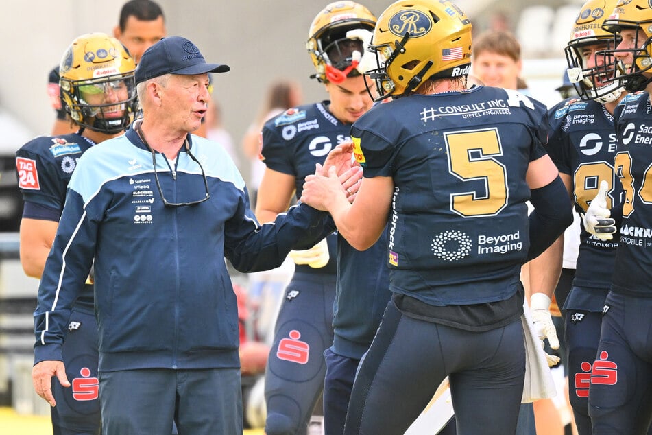 Monarchs-Coach Greg Seamon (l.) konnte mit dem Auftritt seiner Mannschaft sehr zufrieden sein.