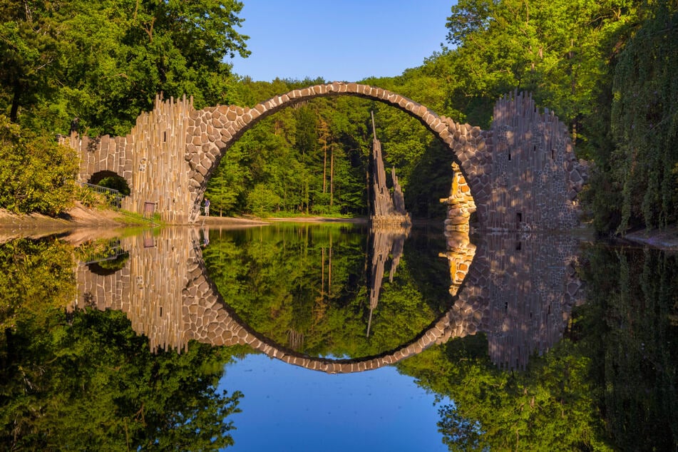 Die Rakotzbrücke im Kromlauer Park ist eiin beliebtes Fotomotiv.