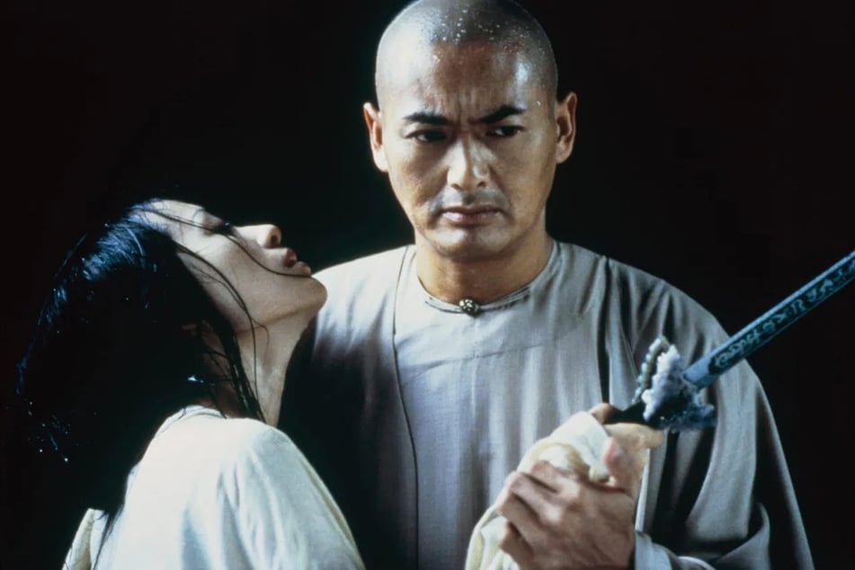 In "Tiger & Dragon" kämpfen Li Mu Bai (Chow Yun Fat, 70) und Yu Shu Lien (Michelle Yeoh, 62) Seite an Seite, zwischen Pflicht, Liebe und Schwertkunst.