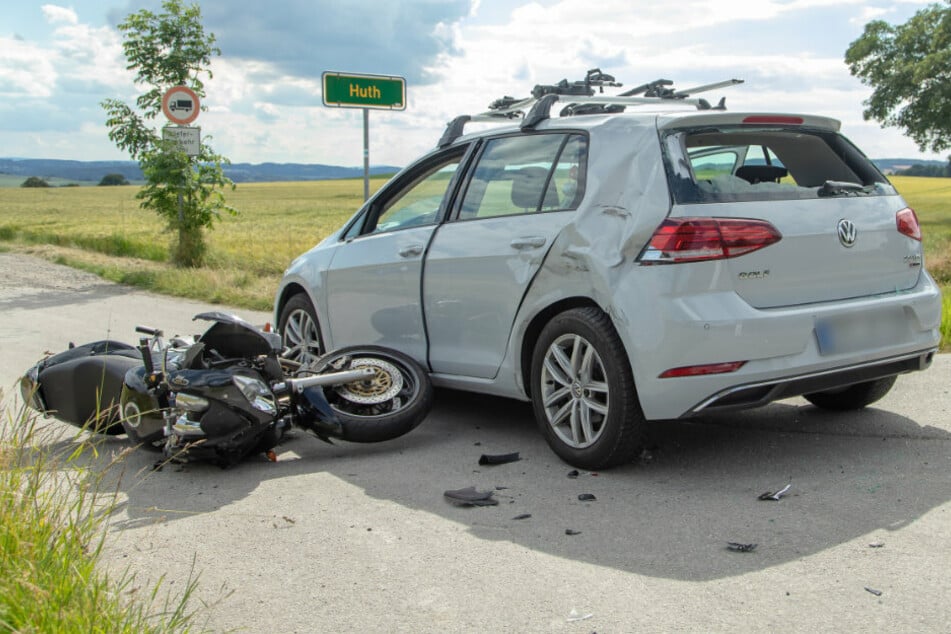 Ein Motorradfahrer wurde bei einem Unfall bei Wolkenstein schwer verletzt.