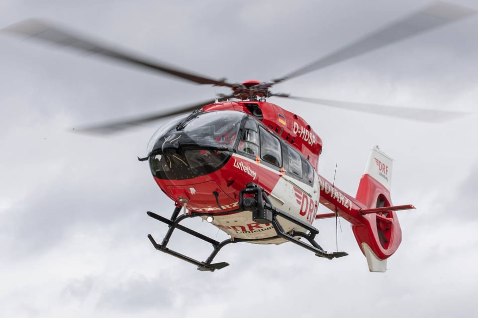 Ein Notarzt, der per Rettungshubschrauber eingeflogen wurde, konnte nur noch den Tod des Jugendlichen (†15) feststellen. (Symbolfoto)