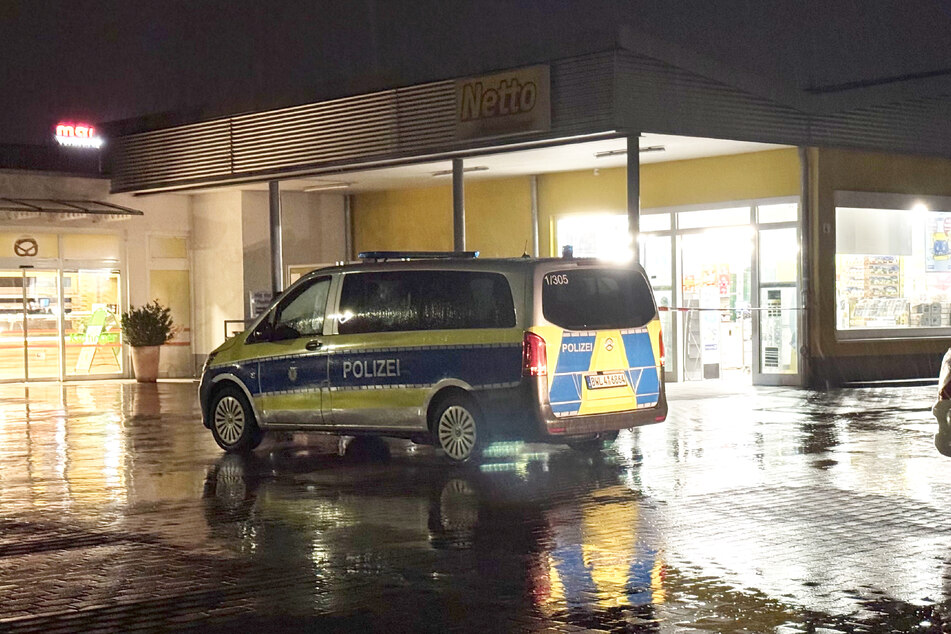 Bewaffneter Überfall in Stuttgart: Maskiertes Trio raubt Netto aus