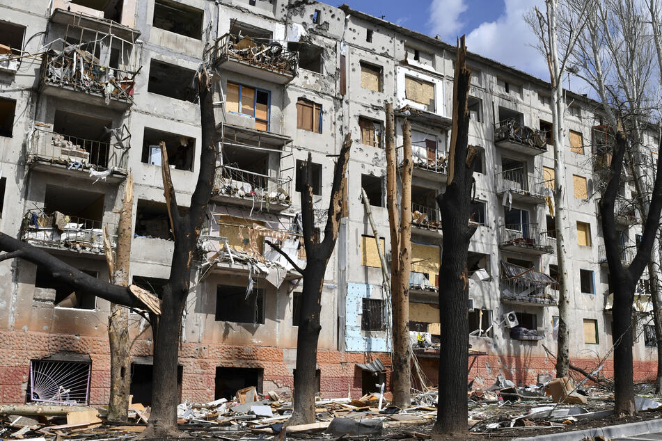 Blick auf einen durch Beschuss beschädigten Wohnblock in Kramatorsk vor zehn Tagen. Nun meldete Kiew neue russische Angriffsversuche.