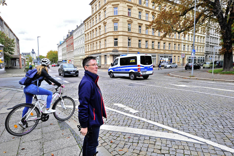 Breit und unübersichtlich: SPD-Stadträtin Jacqueline Drechsler (44) fordert eine Entschärfung der Georgstraße für Fußgänger.