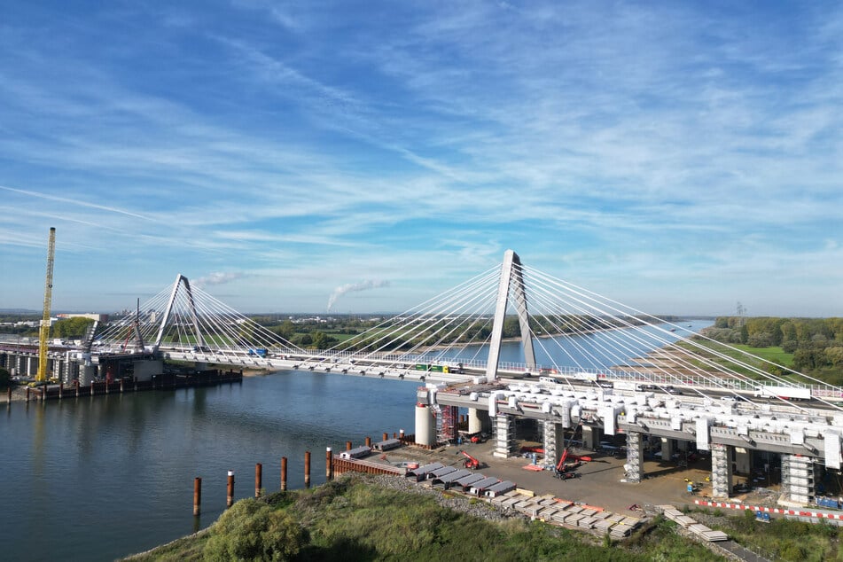Im Vertragsstreit um die Leverkusener Rheinbrücke geht es nun vor Gericht.