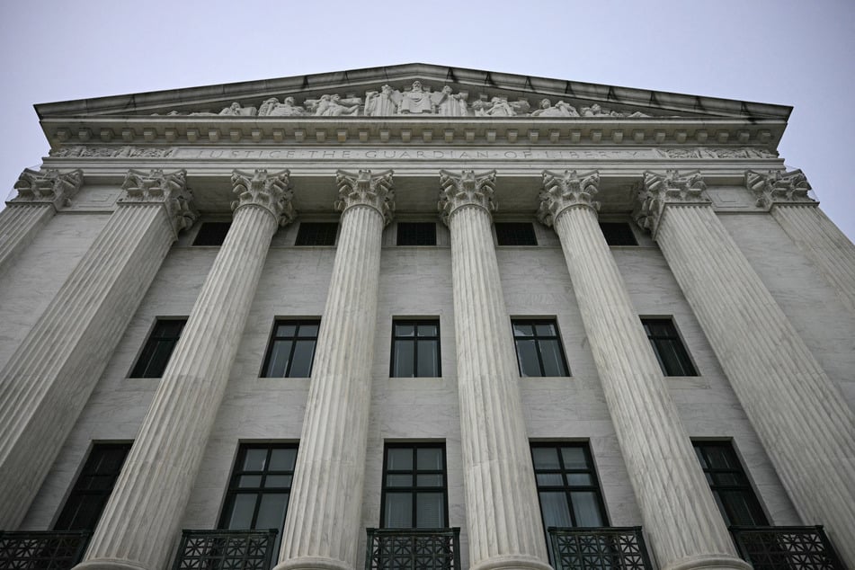 Supreme Court appears set to approve expansion of presidential powers in new escalation