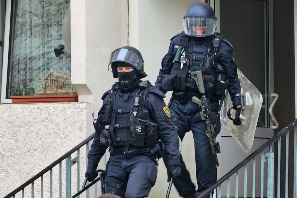 SEK-Einsatz in Sachsen: Beamte wollen Mann abholen, der bedroht sie plötzlich
