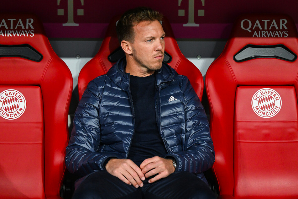 Zwei Plätze frei: Bayern-Trainer Julian Nagelsmann (35) wird wegen Corona auf zwei wichtige Akteure verzichten müssen.