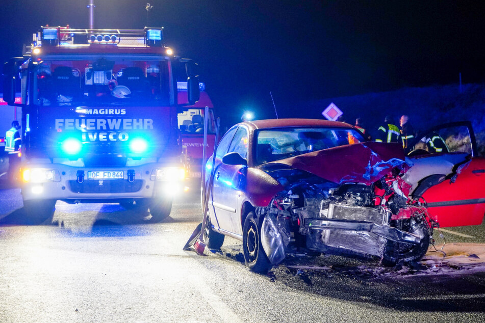 Bei Götzenhain war eine 23-jährige Autofahrerin in den Gegenverkehr geraten und mit zwei entgegenkommenden Autos zusammengestoßen.