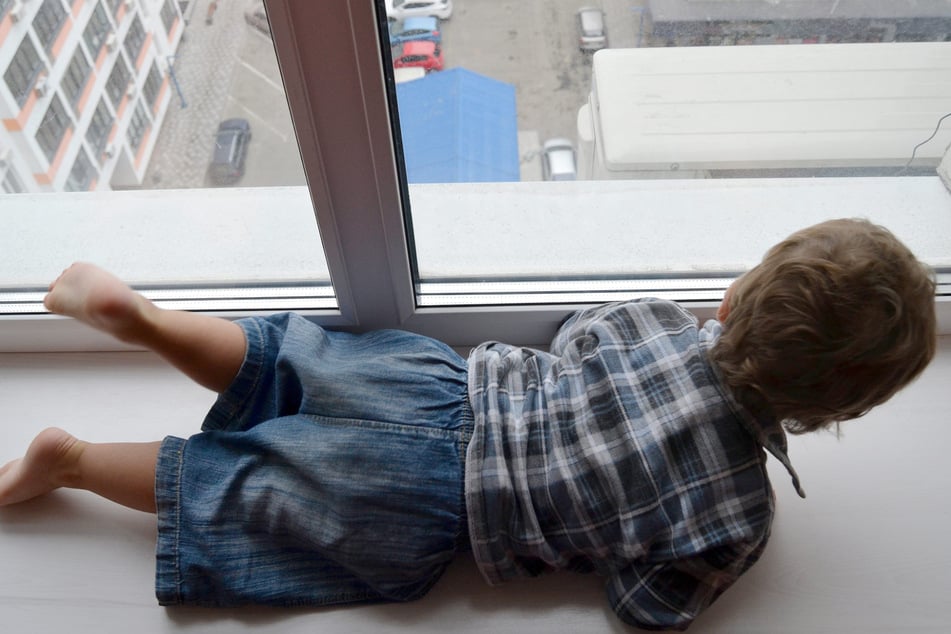 Tödliches Unglück: Kleinkind stürzt aus Hotelfenster - Vater bekennt sich schuldig