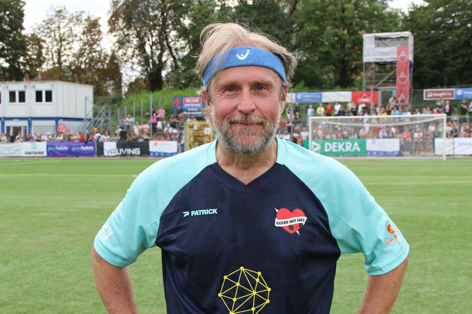 Bjarne Mädel (55) ging bei "Kicken mit Herz" äußerst zufrieden vom Fußballplatz.