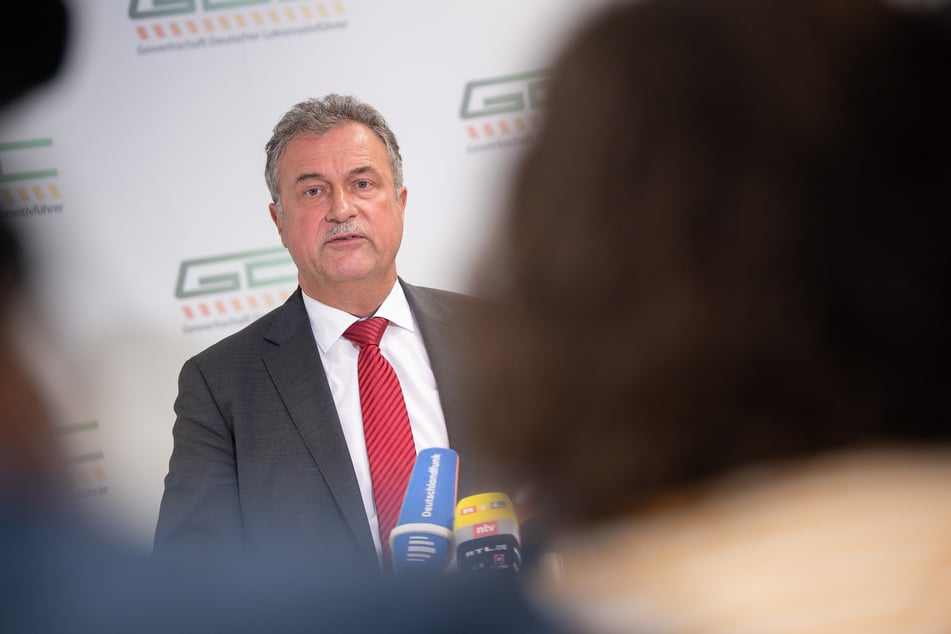 Der Vorsitzende der Gewerkschaft Deutscher Lokomotivführer (GDL), Claus Weselsky, informierte am Montag über die dritte Streikwelle.