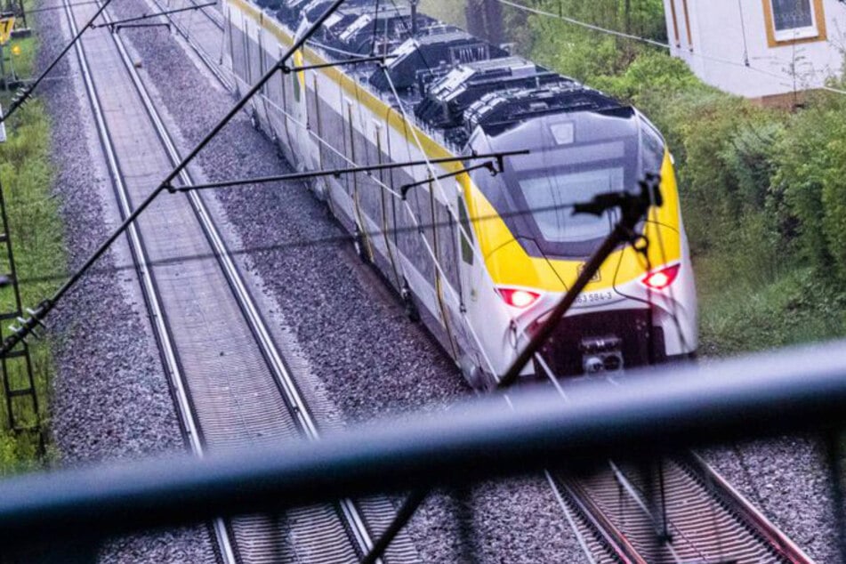 Zug kracht gegen Prellbock: 13 Verletzte am Tübinger Hauptbahnhof