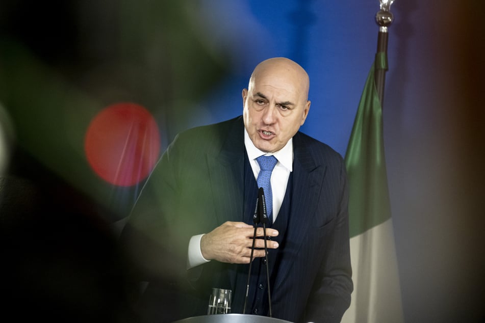 Laut Italiens Verteidigungsminister Guido Crosetto (62) wird die Marine des Landes die Durchfahrt italienischer Schiffe durch die Meerenge Bab al-Mandab absichern.