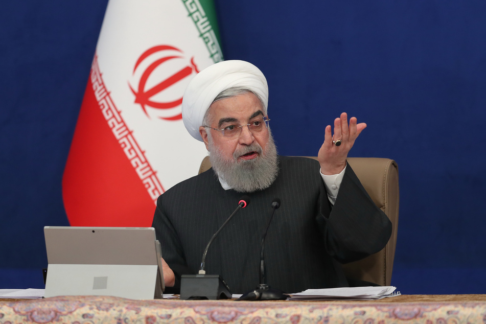 Hassan Ruhani, (72) Präsident des Iran, spricht während einer Kabinettssitzung.