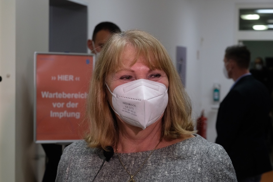 Sachsens Gesundheitsministerin Petra Köpping (63, SPD) besuchte des Sana-Klinikum in Borna, in dem auch Fünf- bis Elfjährige eine Corona-Impfung erhalten können.